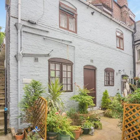 4 Bed In Oc-w084 * Whitby
