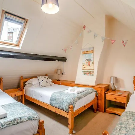 4 Bed In Oc-w084 Hébergement de vacances Whitby